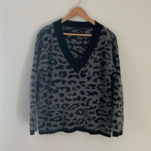 Wool v-neck oversized animal print sweater - Made in Spain